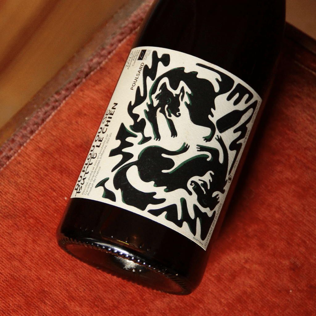 Image d'une étiquette de vin en gros plan.