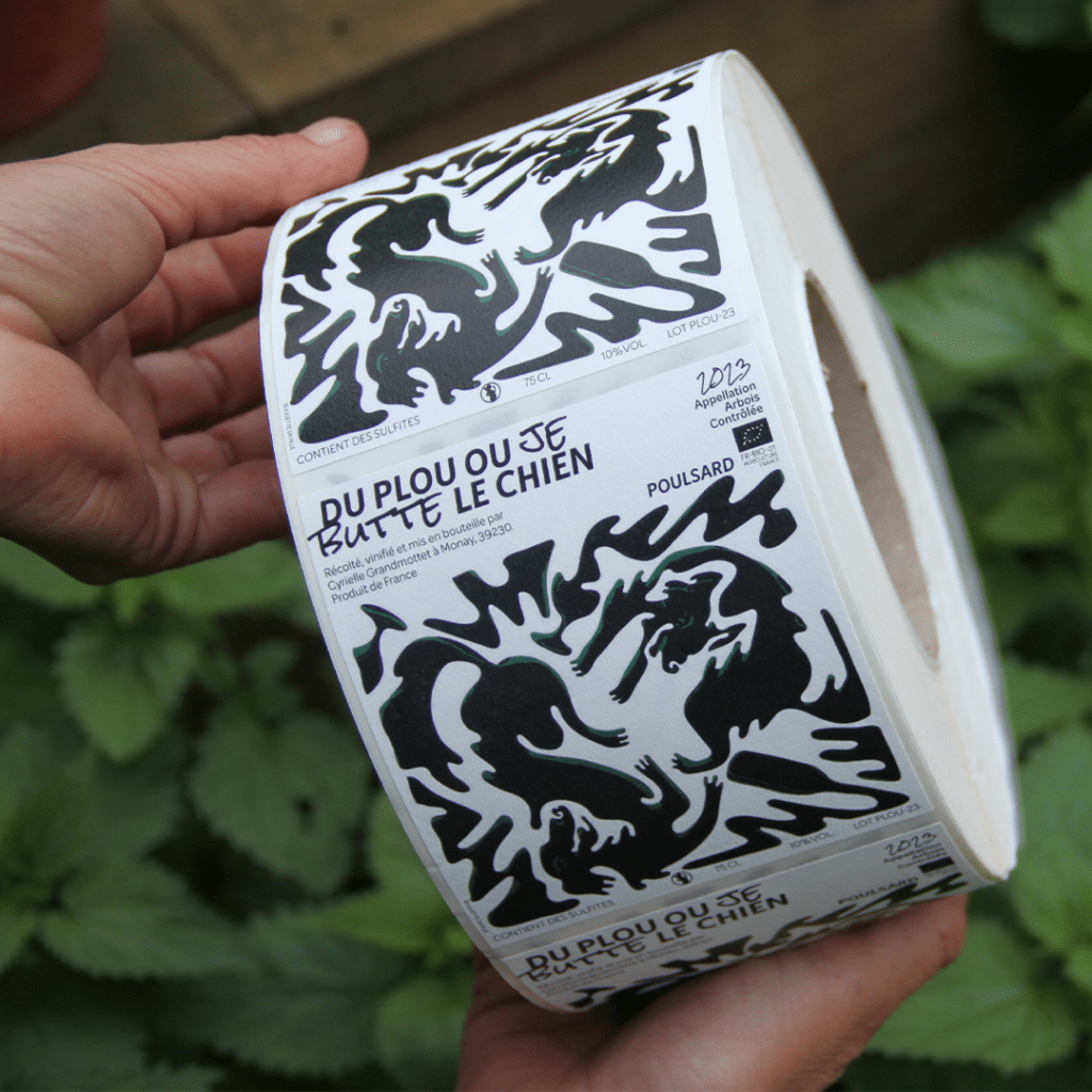 Rouleau d'étiquettes de vin, envoyé par l'imprimeur.